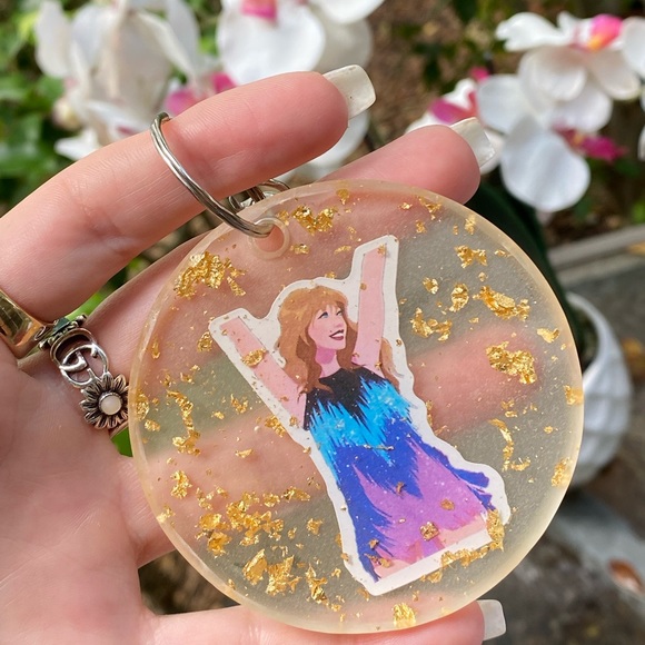 MYSTERY BUNDLE Taylor Swift Iconic Moments Cartoon & Gold Flakes Keychain 2 PACK - Picture 7 of 16